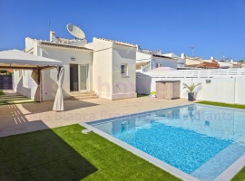 Detached House / Villa - A Vendre - Torrevieja - La Siesta - El Salado -  Torreta