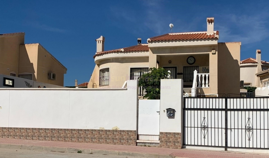 Doorverkoop - Detached House / Villa - Ciudad Quesada