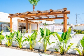 A Vendre - Detached House / Villa - Torrevieja - Torreta florida