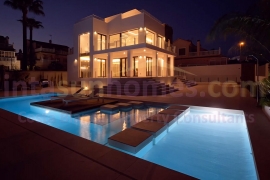 Reventa - Detached House / Villa - Torrevieja