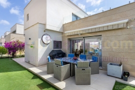 Doorverkoop - Detached House / Villa - Orihuela - Vistabella Golf