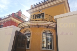 Resale - Detached House / Villa - Los Montesinos - La Herrada