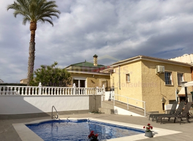 Villa Semi detached - Doorverkoop - Torrevieja - Los Balcones