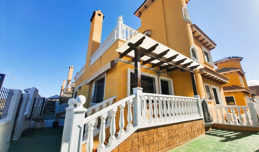 Resale - Townhouse / Semi-detached - Ciudad Quesada - Lo Marabu